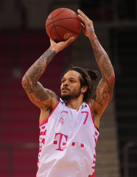 正是由于他 正是由于他