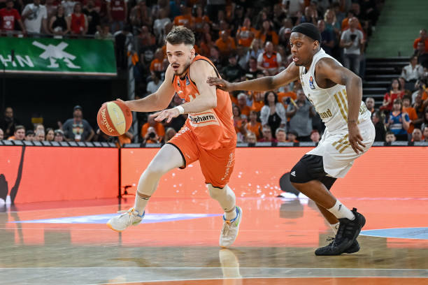 和锋线缺乏 和锋线缺乏