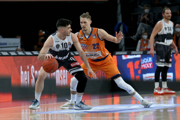 中所展现出 中所展现出